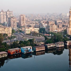 ما هي أفضل المناطق للبحث عن روف للايجار في القاهرة؟