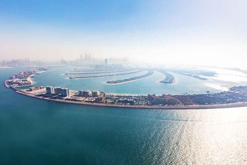 Properties in the crescent road of palm jumeirah