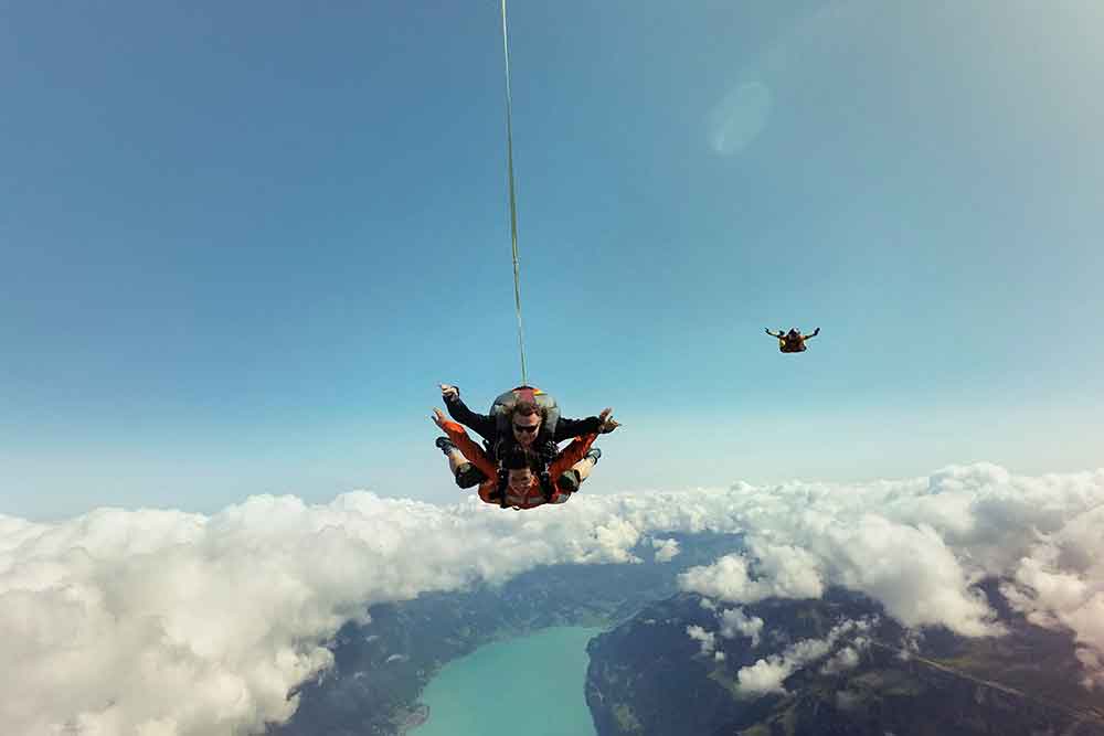 Skydiving above palm jumierah