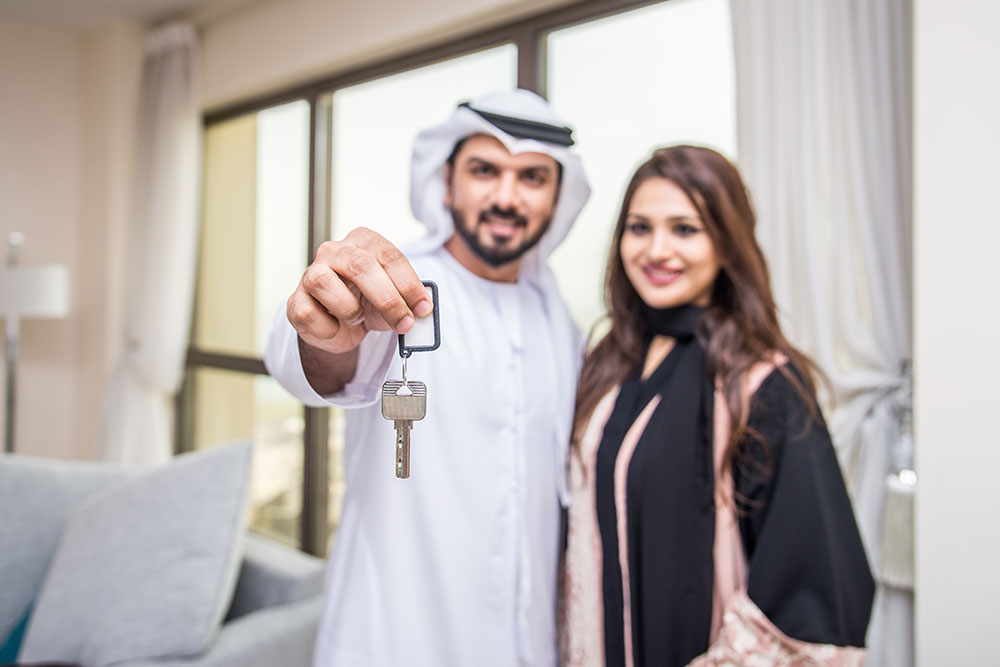 Couple buying home in Dubai