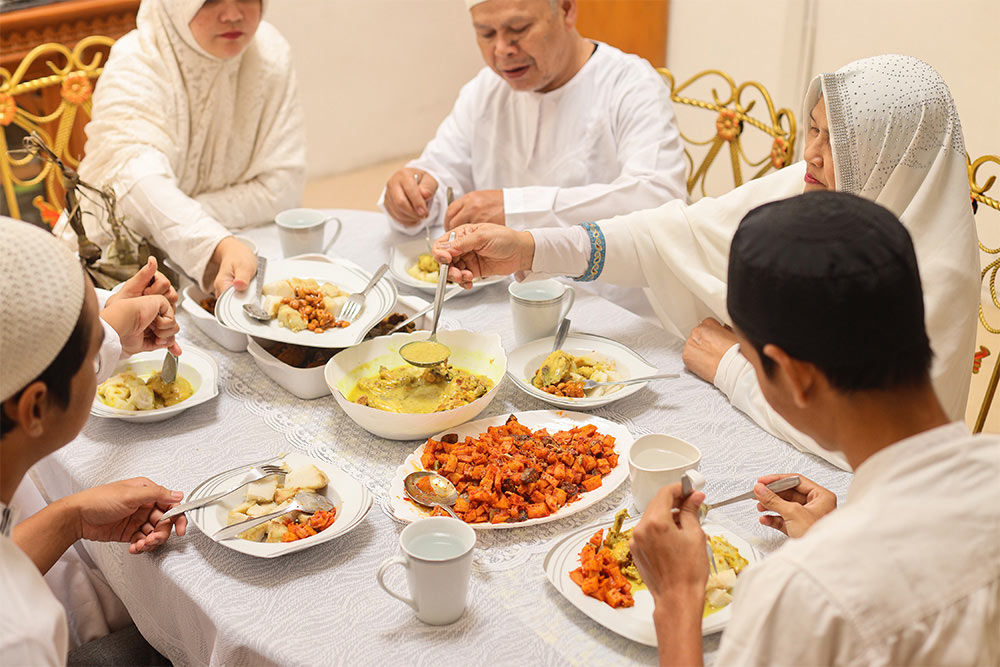 A family having iftar in Ras Al Khaimah