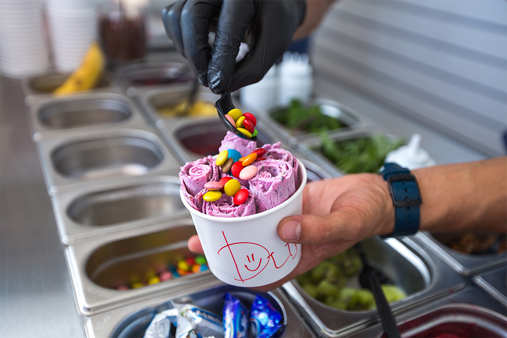 Stir-fried ice cream rolls at freeze pan 