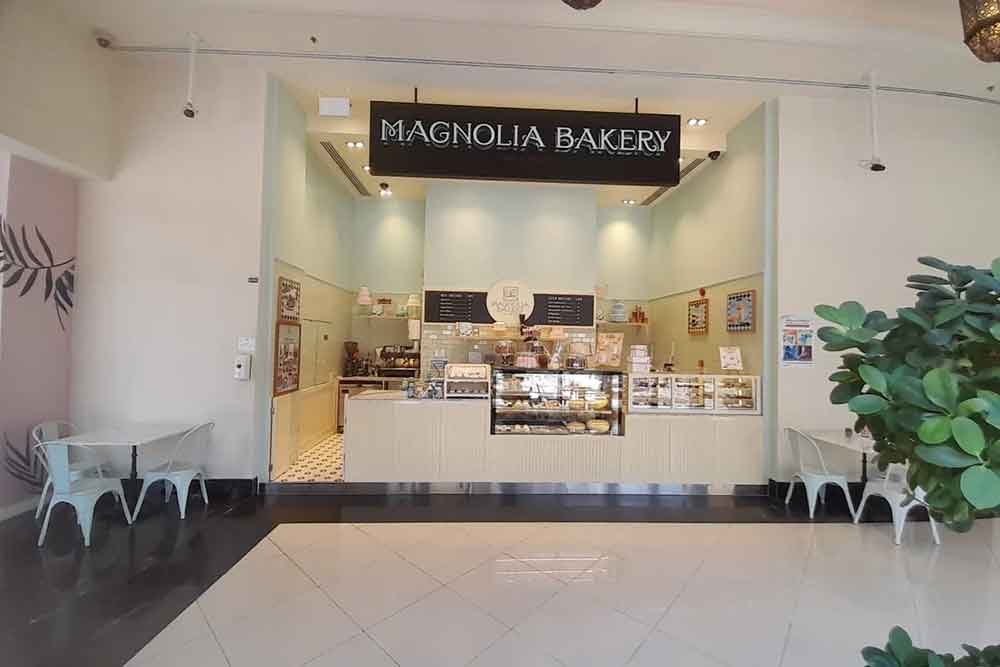 shopping for the best cakes at magnolia bakery