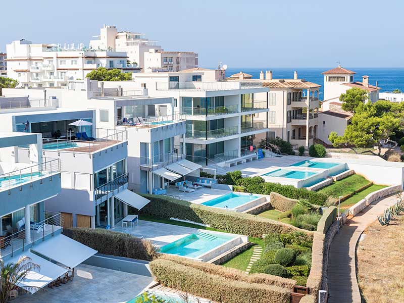 villas with private pool dubai