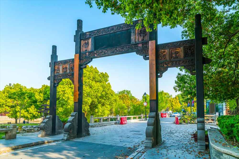 there are multiple cycling tracks in dubai including mushrif park