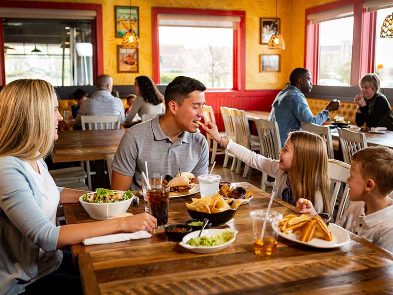 family in restaurant 