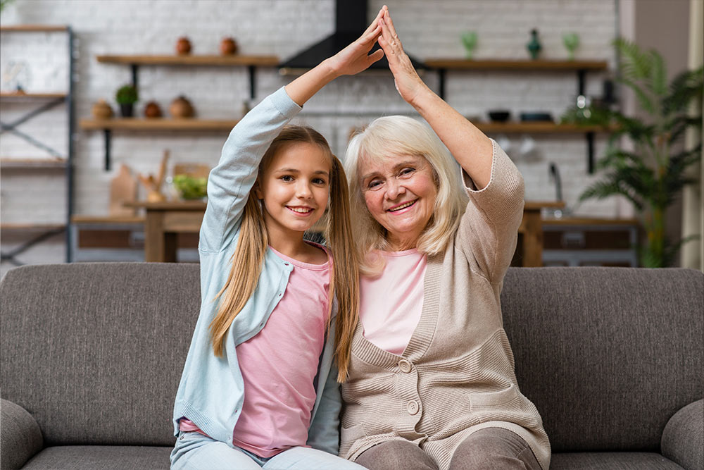 old lady with little girl in home