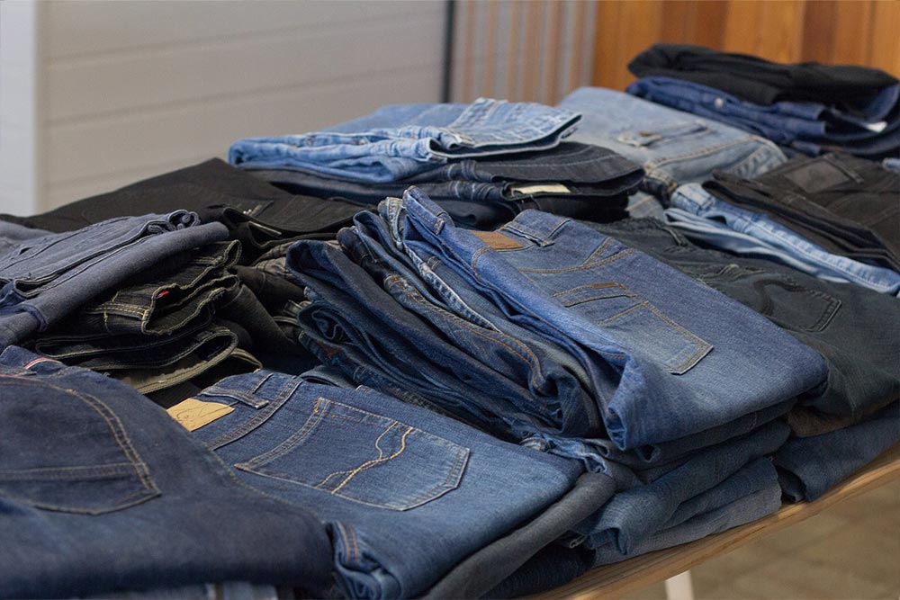 Buy high-quality second hand jeans at thrift stores