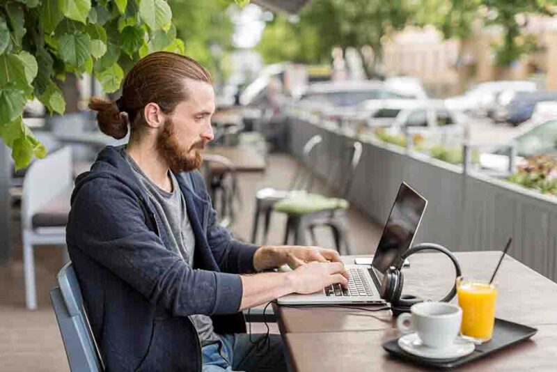 Collaborative workspace in a trendy Dubai coffee shop