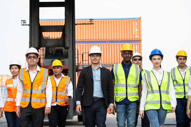 Dubai shipping companies staff 