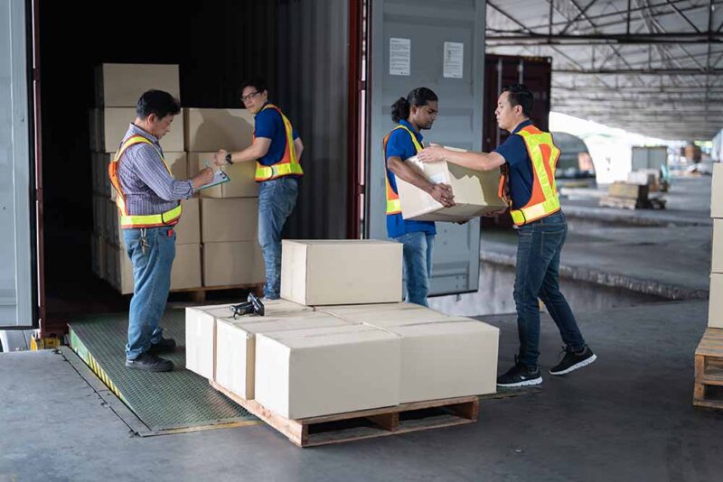 Loading cargo for shipping 