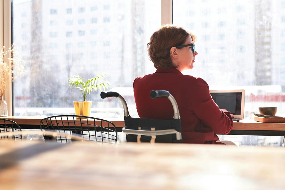 Woman working on a laptop at a coffee shop