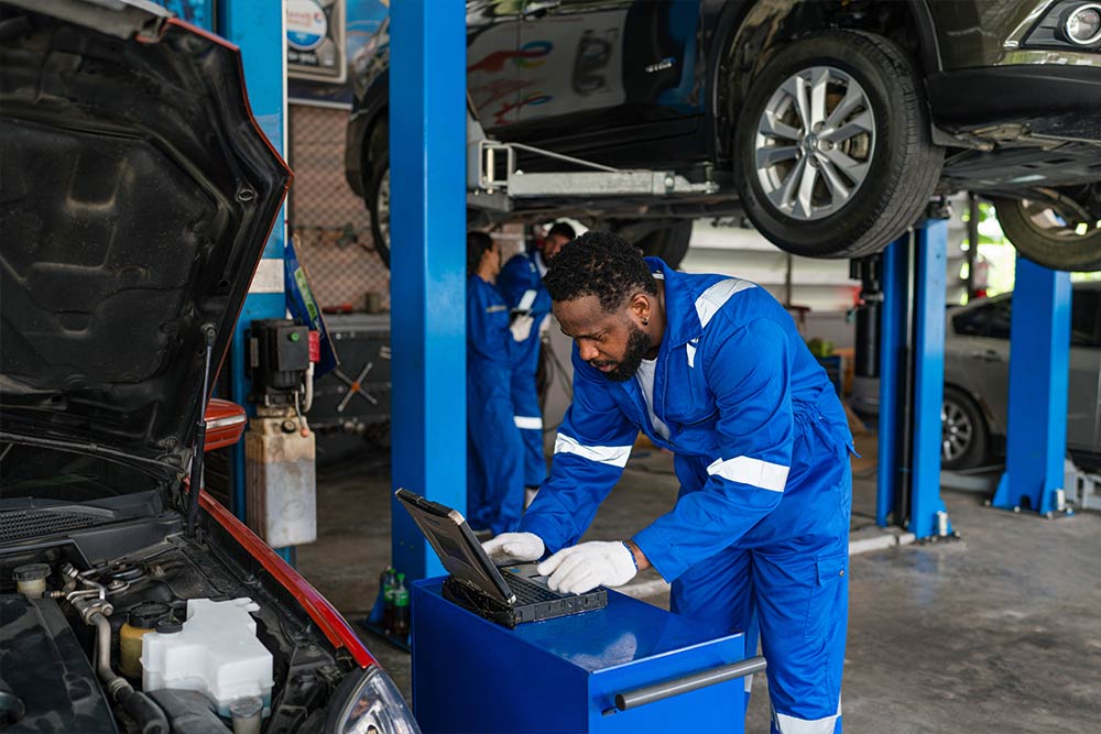  Thorough inspecting a car to detect minor and major issues 