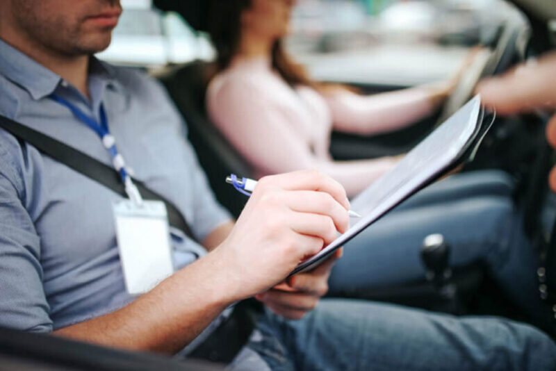 Preparing documents for getting a driving licence in Dubai 