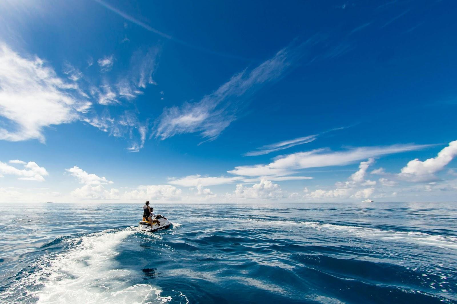 jet skiing in abu dhabi 