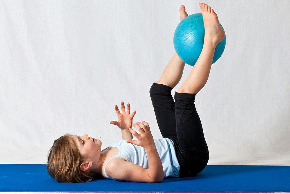 kids doing yoga 