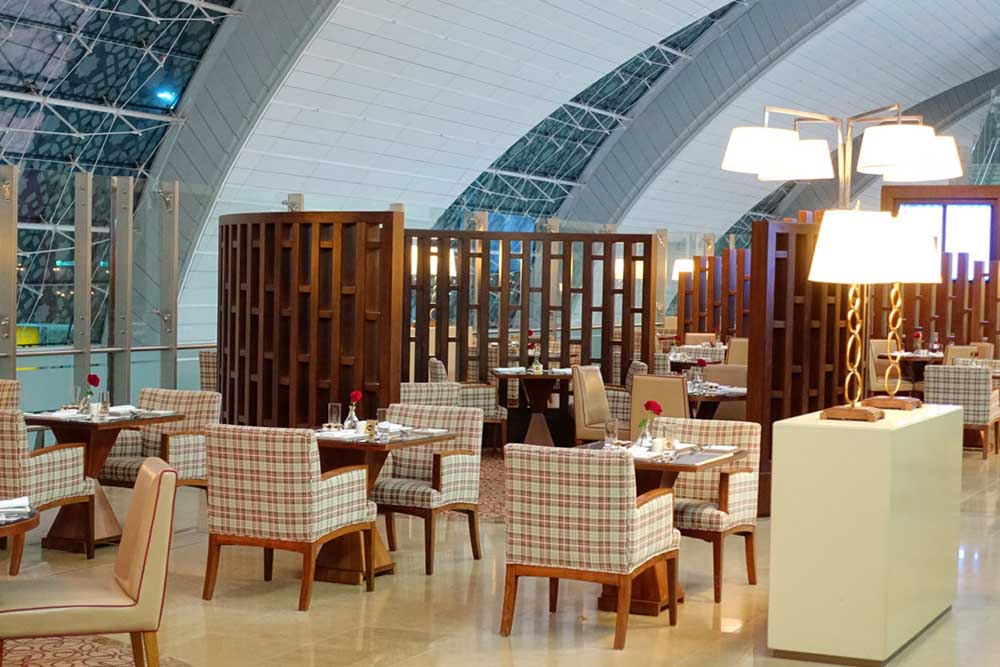 Business and first class lounges at Emirates airports 