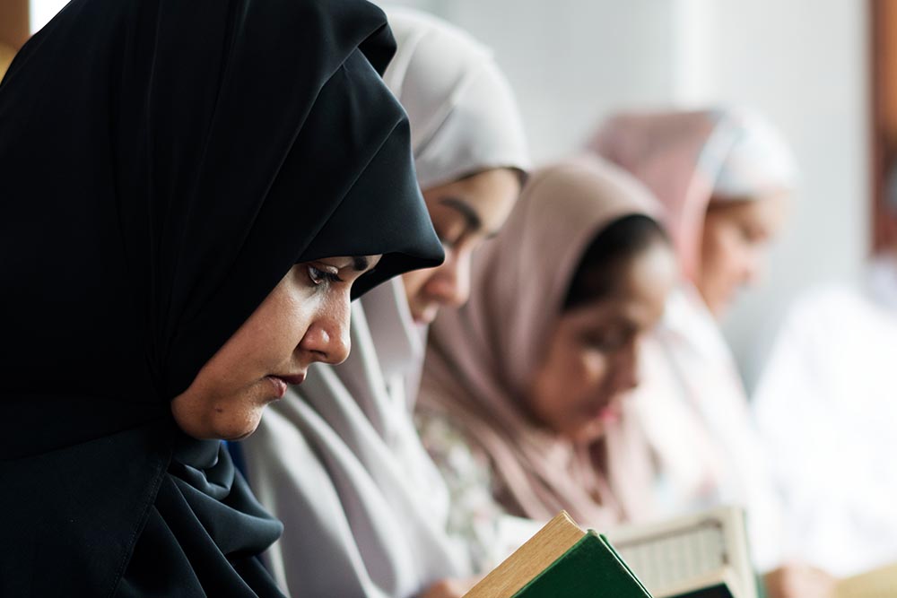 Women reciting the Quran