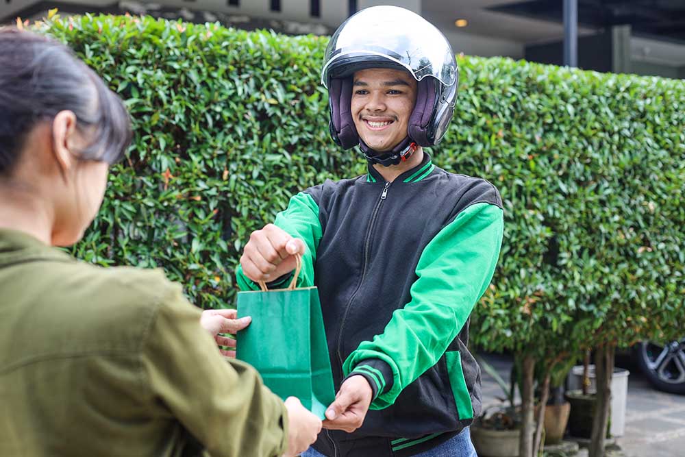 Noon food delivery service riders in Dubai 