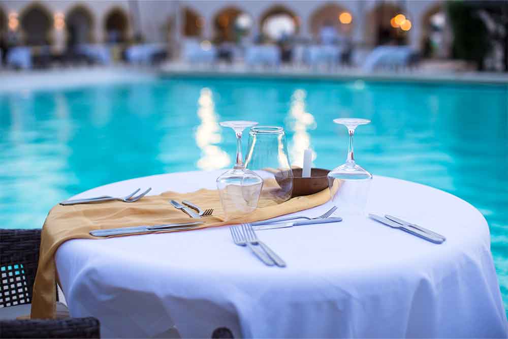 Meal served in infinity pool