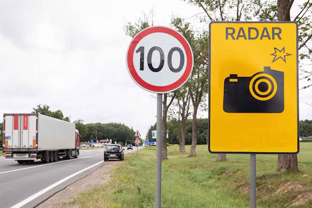 Speed limit and radar sign