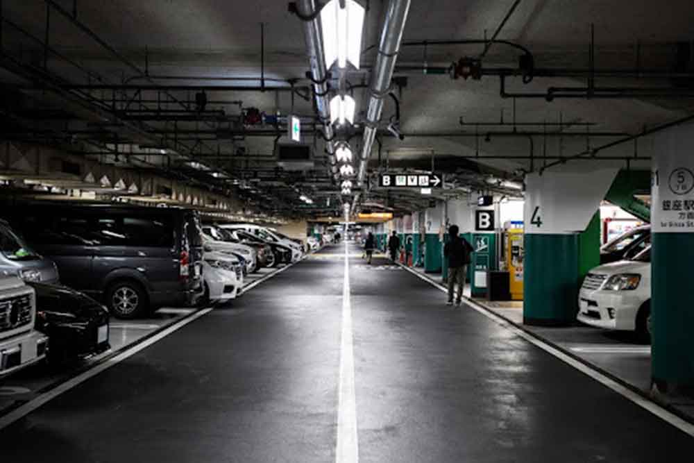 parking system and spaces at mall in Dubai