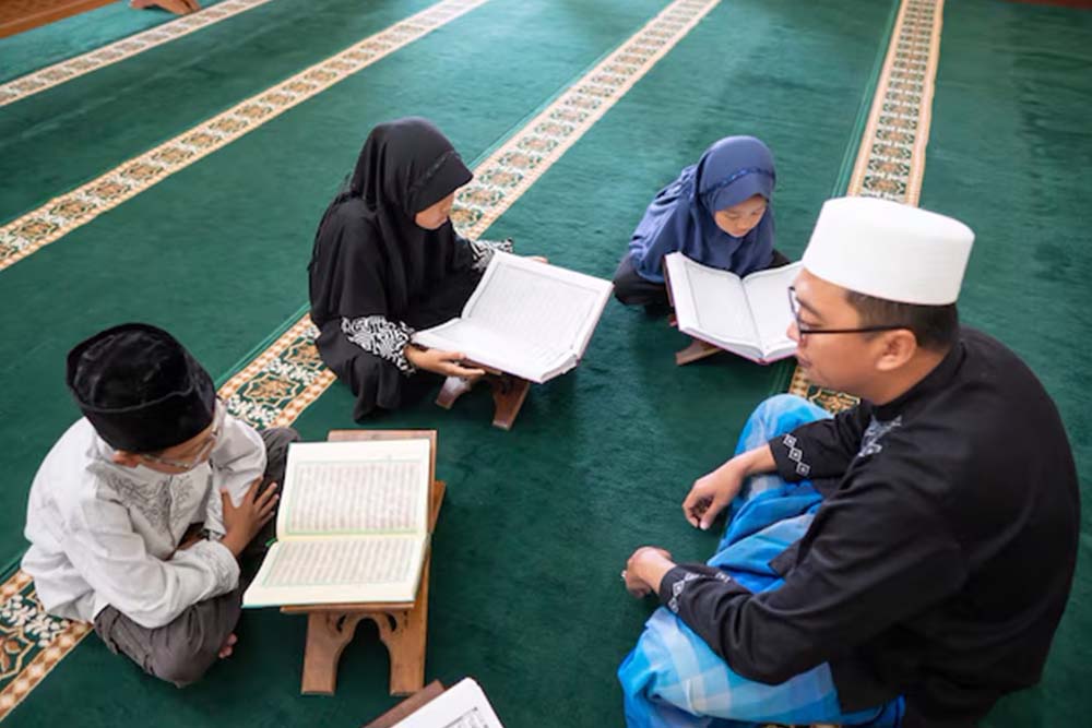 Muslim kids reciting the Quran