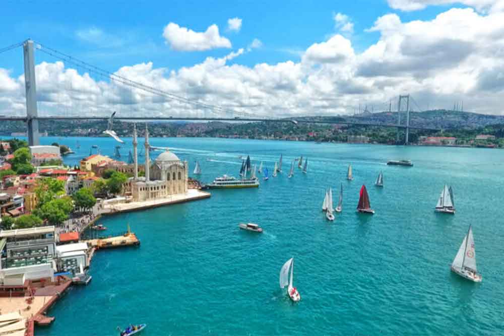 An amazing view of boats sailing in the shores of Turkey