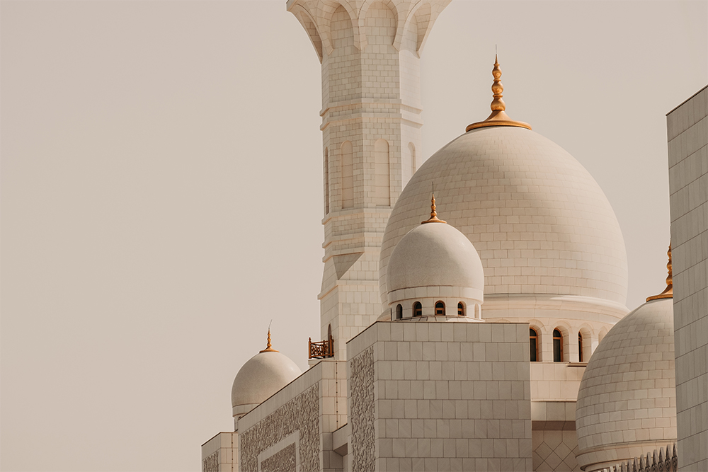  white mosque in Dubai