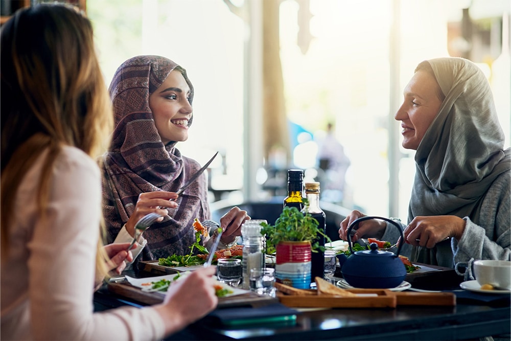 يقبل قاطنو دبي على مطاعم شعبية إماراتية