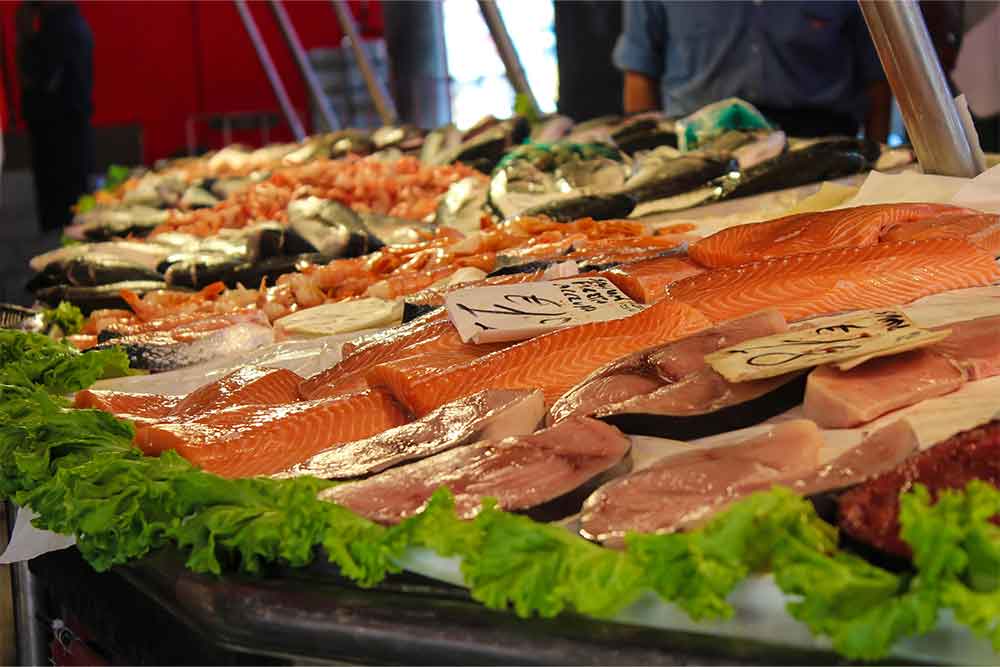 what to do at the fish market 