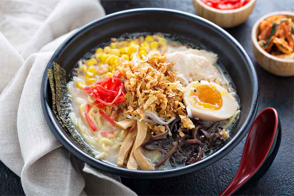 Restaurant-style ramen bowl 