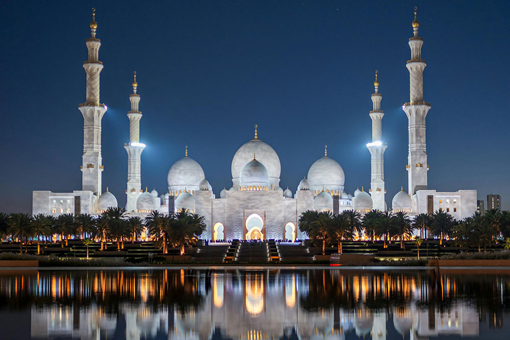 sheikh zayed grand mosque in abu dhabi