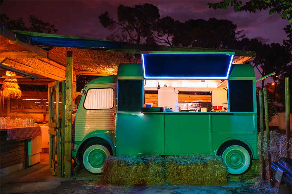 night street food truck in dubai