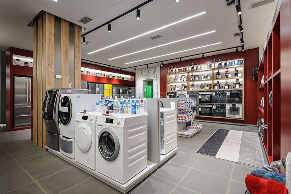 Washing machines and vacuum cleaners in the premium home appliance store