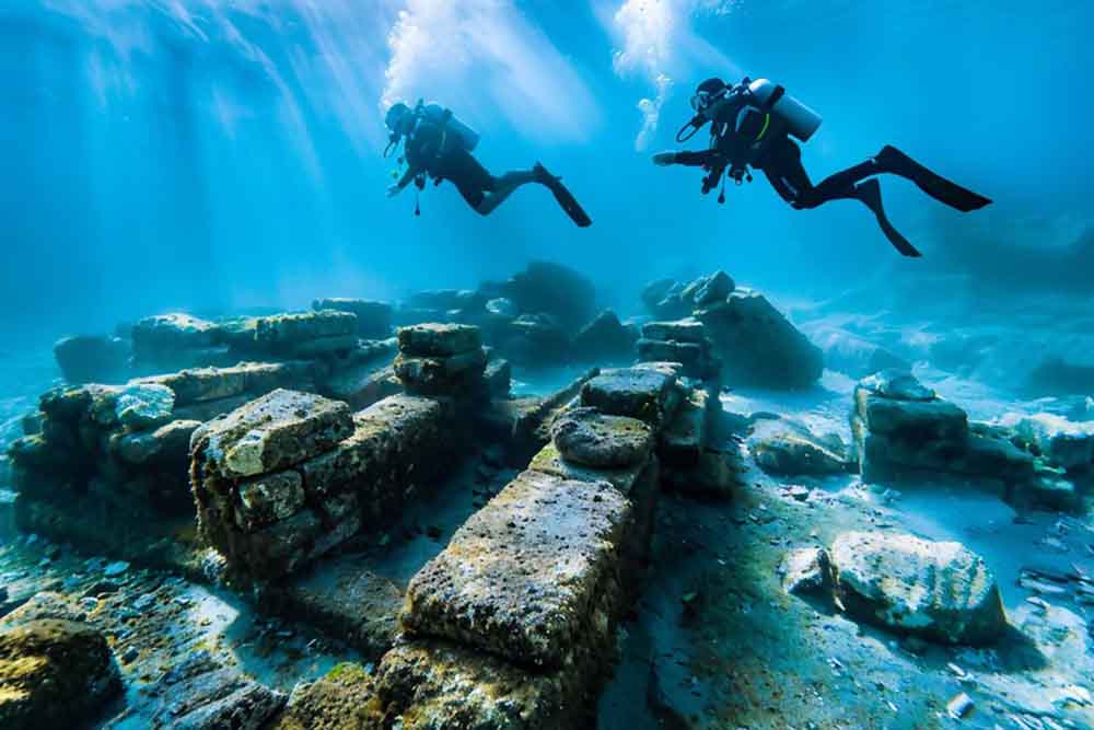  Scuba diver in a sea 