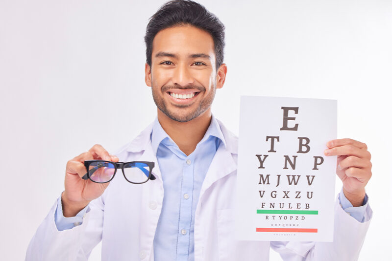 A doctor conducting an RTA eye test in Dubai