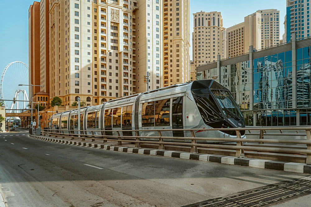 taking public transportation in dubai 