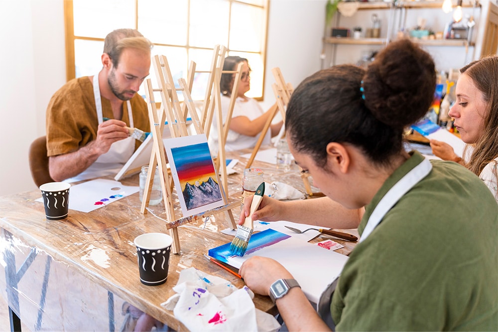 people indulged in art classes in Abu Dhabi