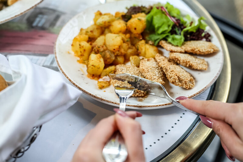 women having lunch in a French restaurant