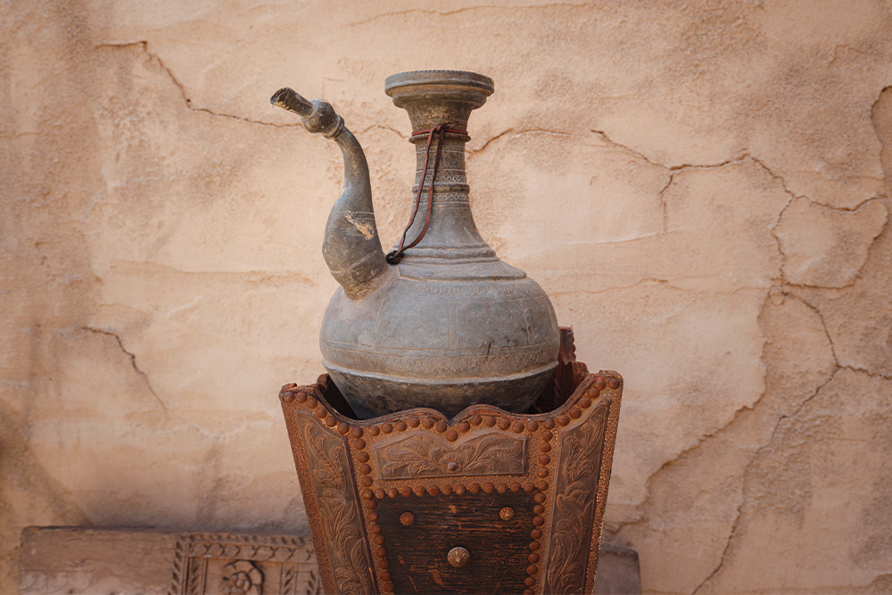 Display of an old earthenware vase in Al Ain National Museum