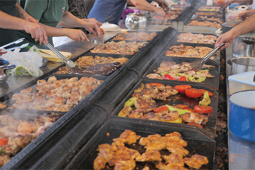 Buffet offering beef and chicken steaks