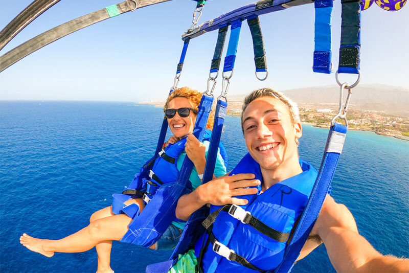 Parasailing in Dubai