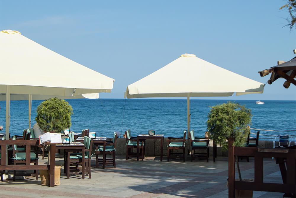 Café Del Mar is one of the best restaurants in Abu Dhabi with a view