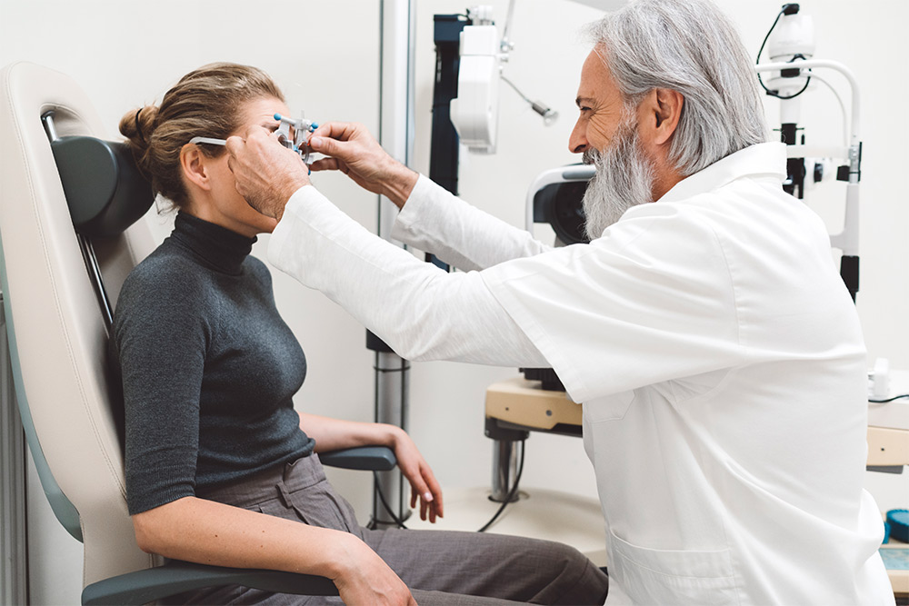 ophthalmologist checking a woman’s eyesight 