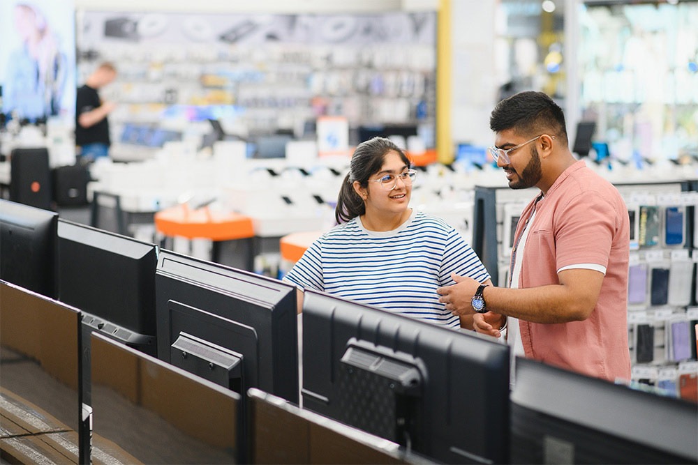 Customers in an Electronic Shop