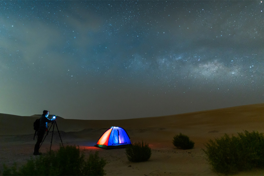 Camp in the desert under the stars