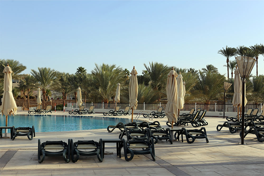 Swimming pool with sunbeds in a new hotel in Abu Dhabi