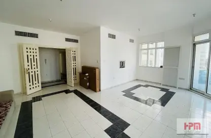 Apartment - 3 Bedrooms - 3 Bathrooms for rent in Al Najda Street - Abu Dhabi