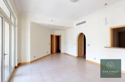 Apartment - 2 Bedrooms - 3 Bathrooms for rent in Al Anbara - Shoreline Apartments - Palm Jumeirah - Dubai